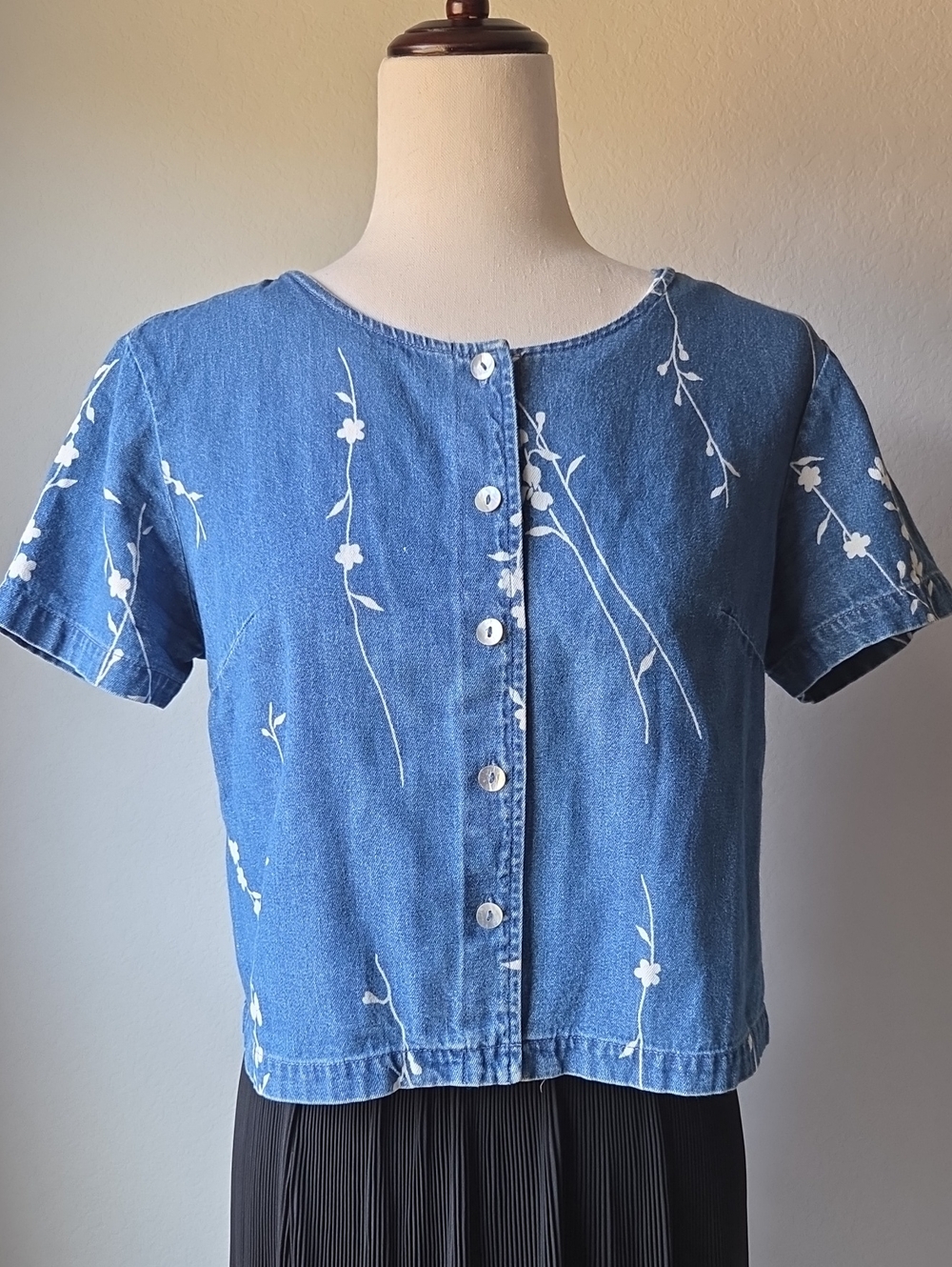 Vintage Robbie Bee Blue Denim Button Front Cropped top shirt Floral 100% Cotton